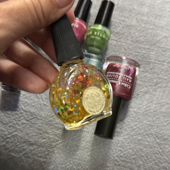 Colorful Nail Polish Set - Picture 8 of 10